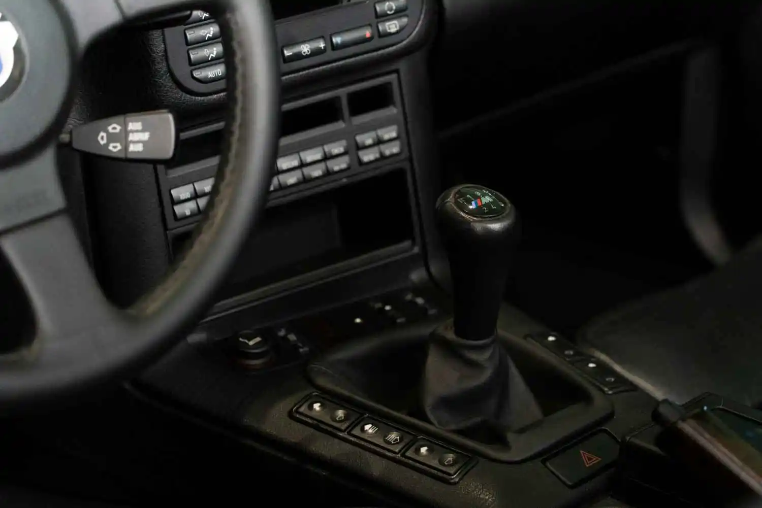 Perbandingan Mobil Matic vs Manual: Mana yang Lebih Cocok?